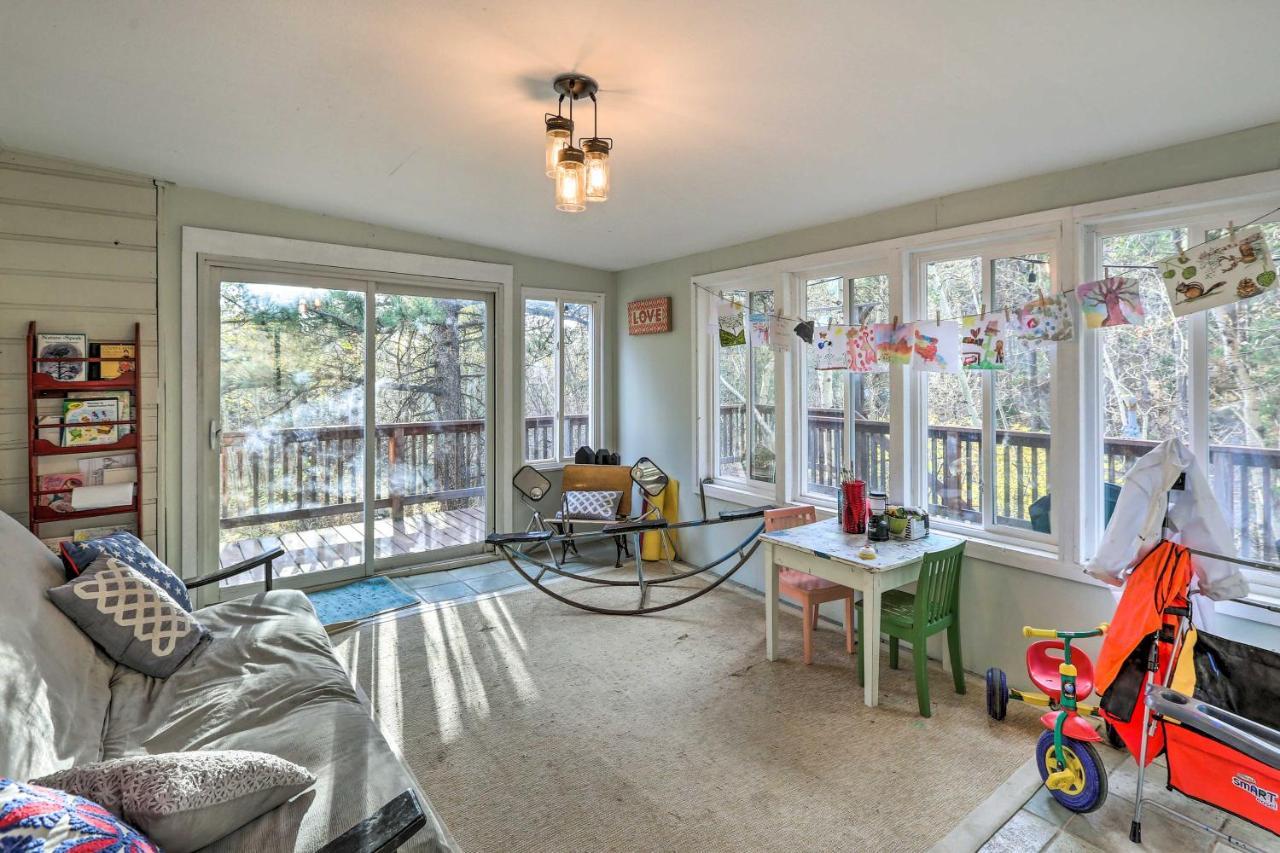 Stunning Golden Home With Deck About 35 Mi To Denver! ภายนอก รูปภาพ