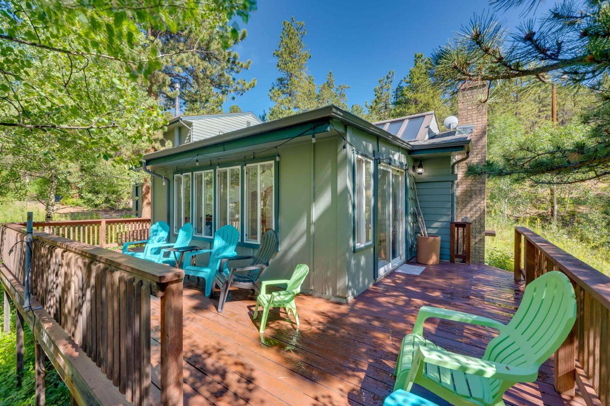 Stunning Golden Home With Deck About 35 Mi To Denver! ภายนอก รูปภาพ