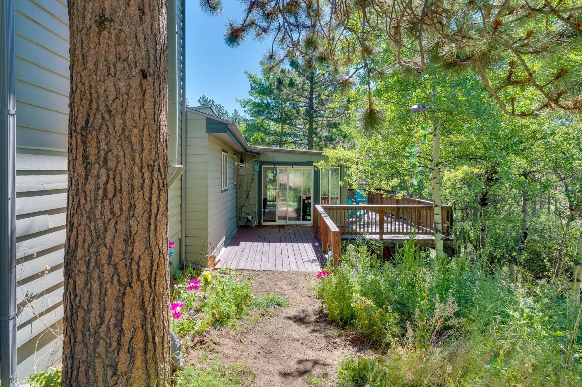 Stunning Golden Home With Deck About 35 Mi To Denver! ภายนอก รูปภาพ