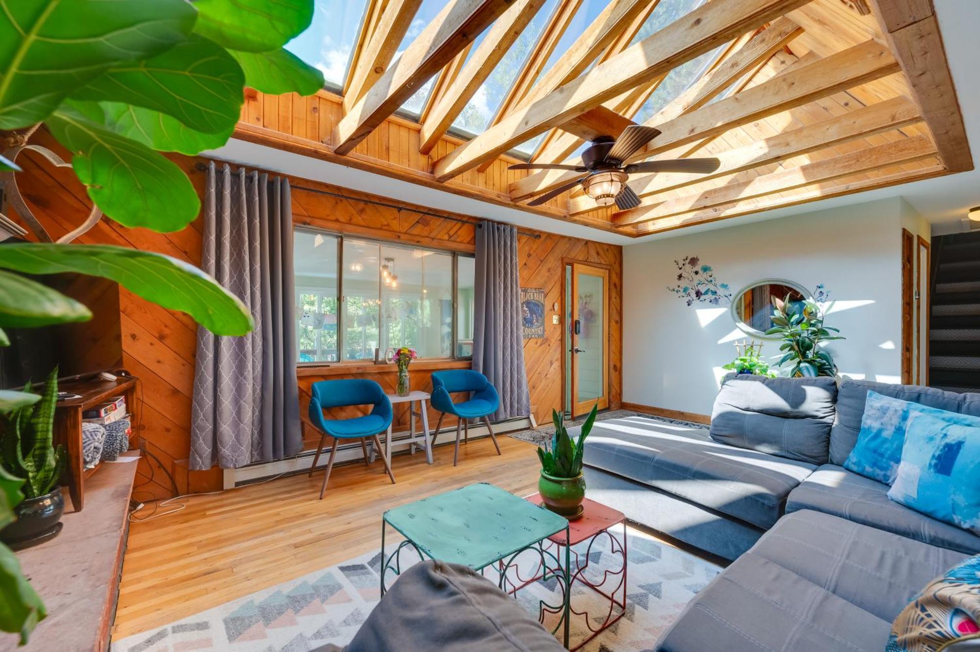 Stunning Golden Home With Deck About 35 Mi To Denver! ภายนอก รูปภาพ