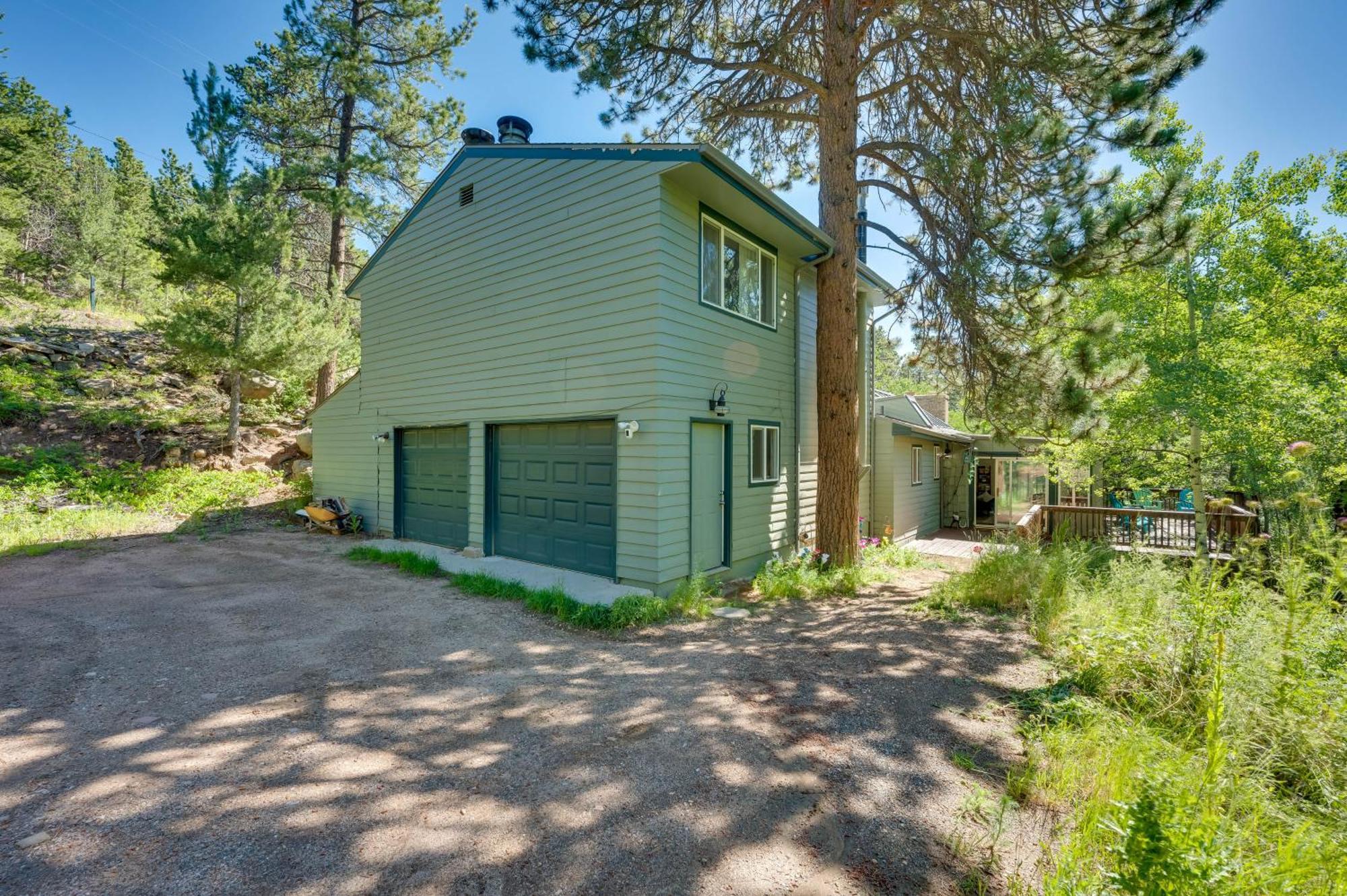 Stunning Golden Home With Deck About 35 Mi To Denver! ภายนอก รูปภาพ