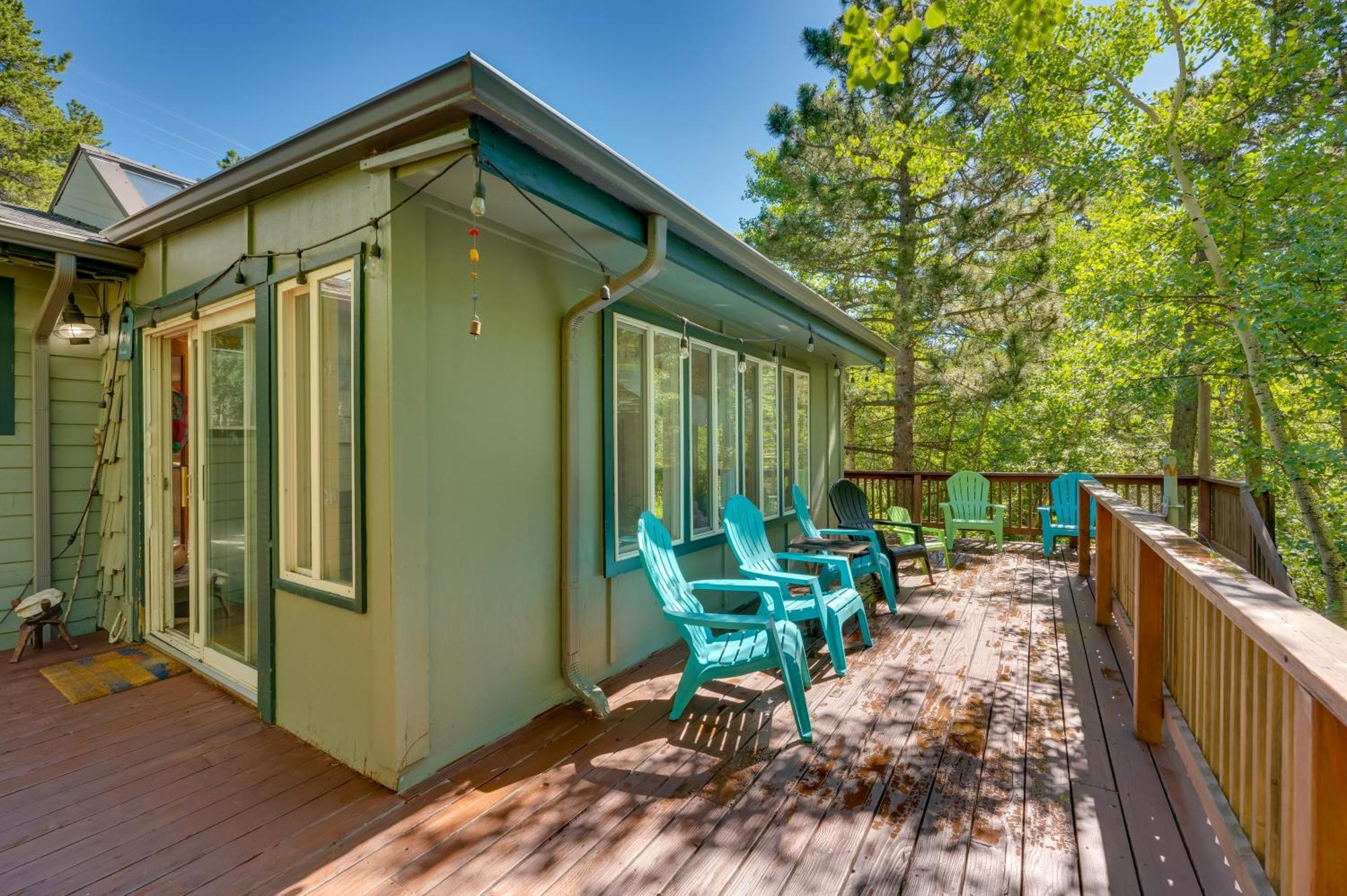 Stunning Golden Home With Deck About 35 Mi To Denver! ภายนอก รูปภาพ
