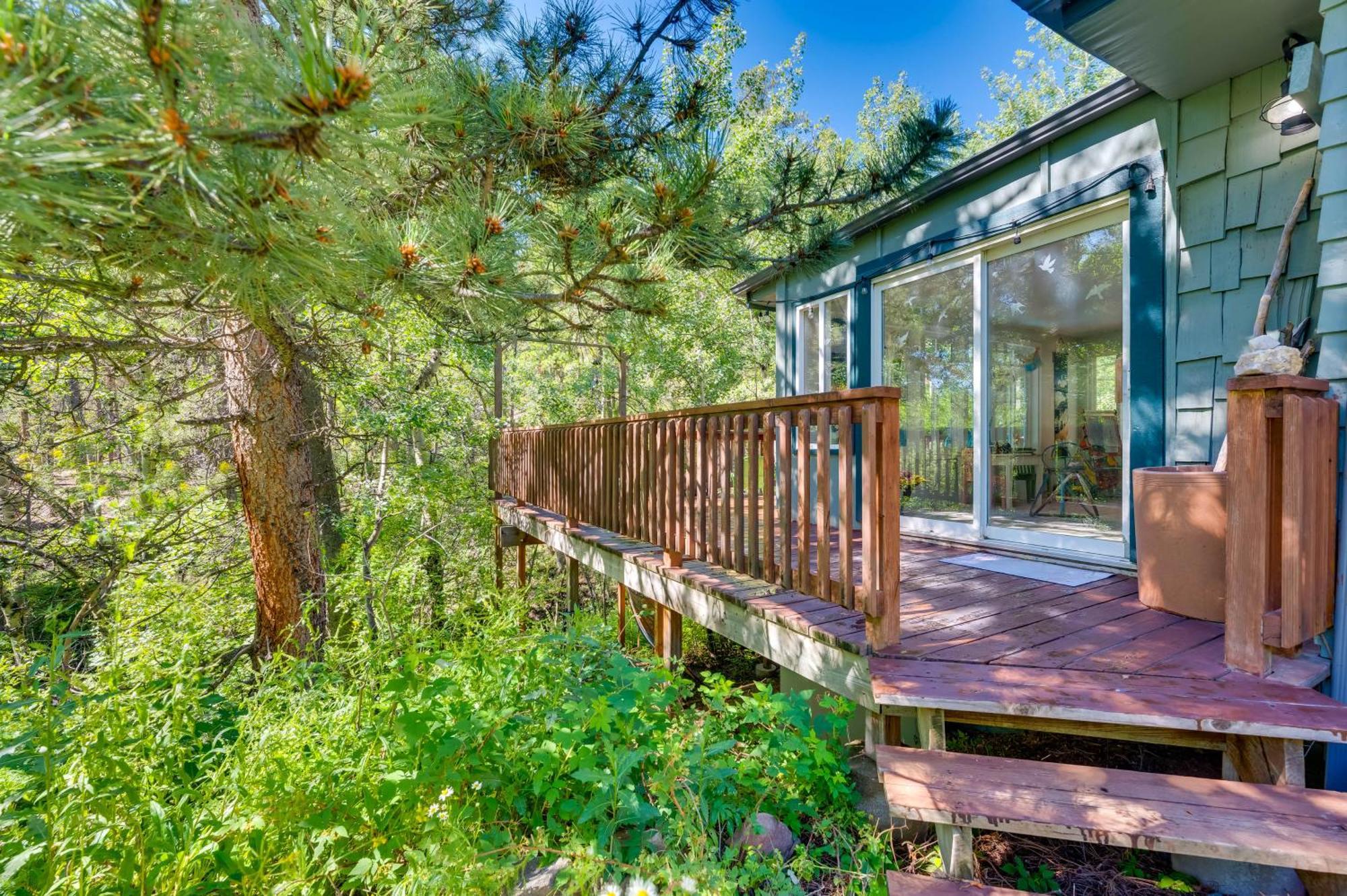 Stunning Golden Home With Deck About 35 Mi To Denver! ภายนอก รูปภาพ