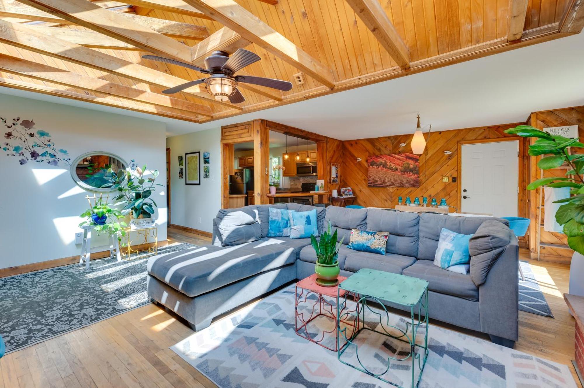 Stunning Golden Home With Deck About 35 Mi To Denver! ภายนอก รูปภาพ